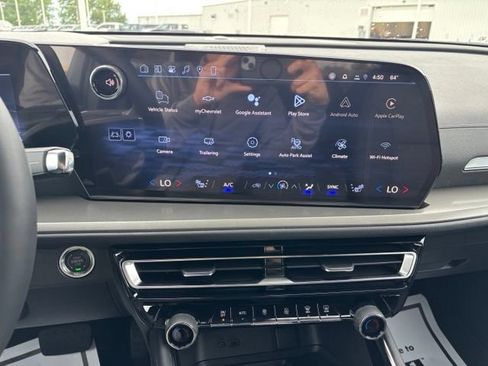 New 2026 Chevrolet Traverse LT w/ Enhanced Driving Package AWD/4WD image 12