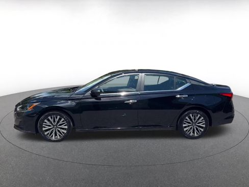 Used 2025 Nissan Altima 2.5 SV FWD image 8