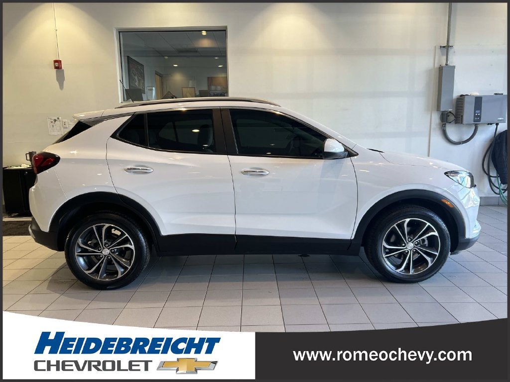 Used 2023 Buick Encore GX Select FWD image 2