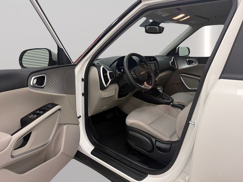 Used 2024 Kia Soul LX FWD image 10