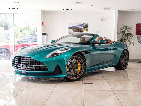 Used 2025 Aston Martin DB12 Convertible RWD image 1