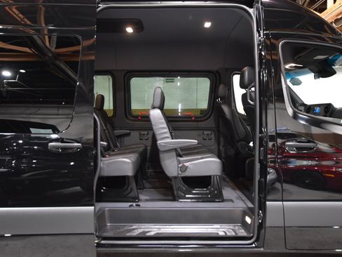 Used 2023 Mercedes-Benz Sprinter 2500 image 38