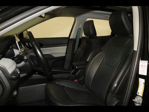 Certified 2022 Jeep Compass Limited w/ Sun and Sound Group AWD/4WD image 25