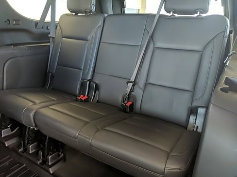 Used 2022 Chevrolet Suburban Z71 w/ Luxury Package image 17