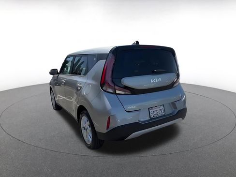 Used 2025 Kia Soul LX w/ LX Technology Package FWD image 11