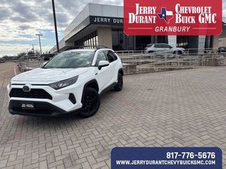 Used 2020 Toyota RAV4 LE video 1