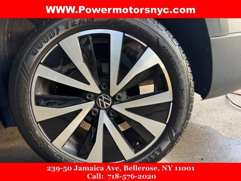 Used 2024 Volkswagen Taos SE image 17