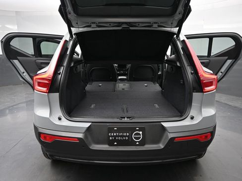 Used 2026 Volvo XC40 B5 Plus AWD/4WD image 17