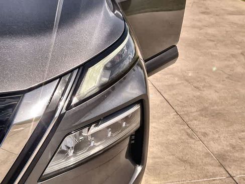 Used 2021 Nissan Rogue SV FWD image 24