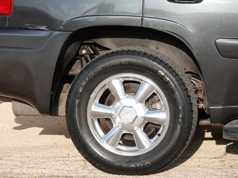 Used 2004 GMC Envoy SLT image 23