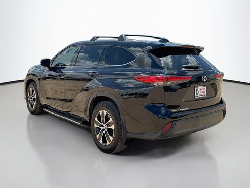 Used 2022 Toyota Highlander XLE FWD image 5