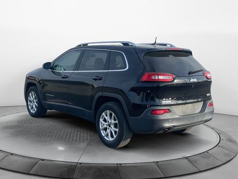 Used 2018 Jeep Cherokee Latitude Plus image 2