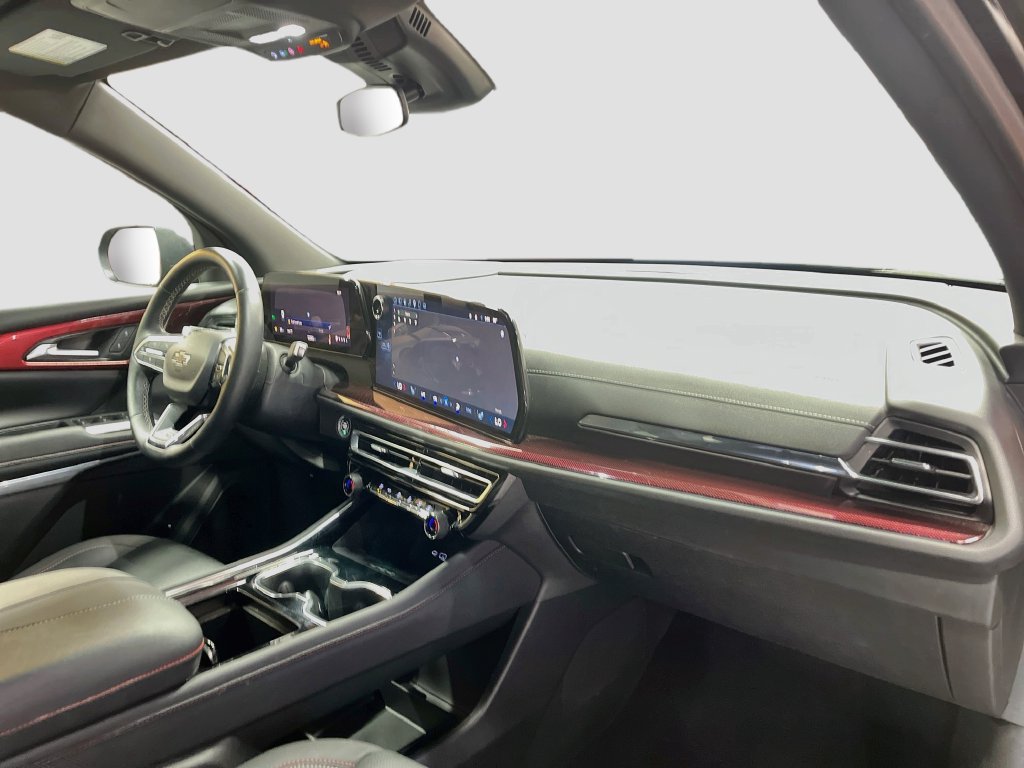 Used 2025 Chevrolet Traverse Z71 AWD/4WD image 30