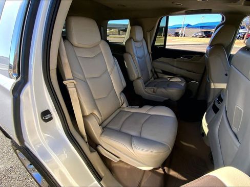 Used 2017 Cadillac Escalade Premium Luxury image 19