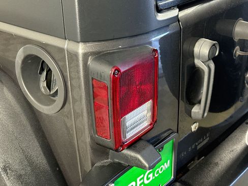 Used 2017 Jeep Wrangler Unlimited Sport w/ Connectivity Group image 35