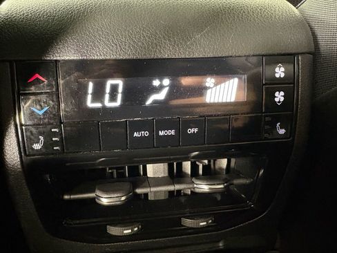 Used 2024 Jeep Grand Cherokee L Limited w/ Luxury Tech Group II image 46