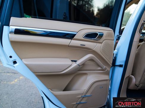 Used 2015 Porsche Cayenne S image 29