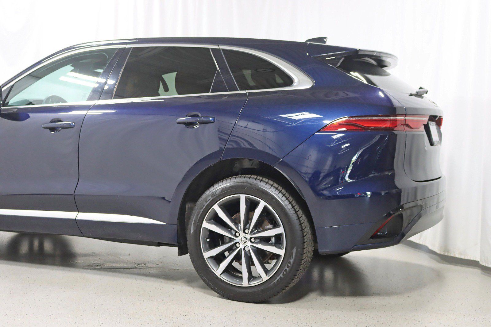 Used 2025 Jaguar F-PACE R-Dynamic S AWD/4WD image 11