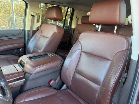 Used 2017 Chevrolet Suburban Premier image 21