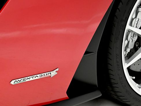 Used 2018 Lamborghini Aventador S AWD/4WD image 35