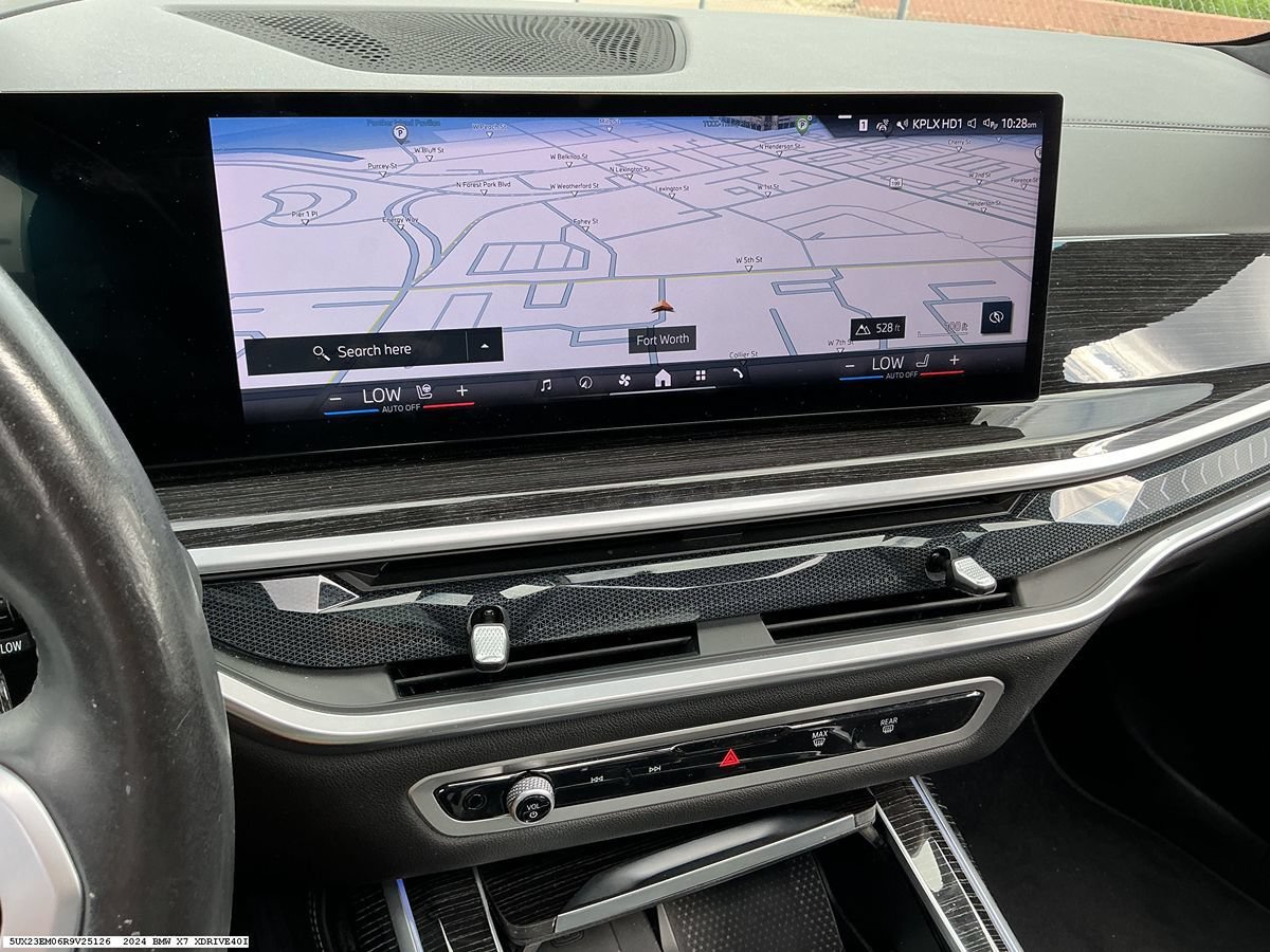 Used 2024 BMW X7 xDrive40i w/ M Sport Package AWD/4WD image 12