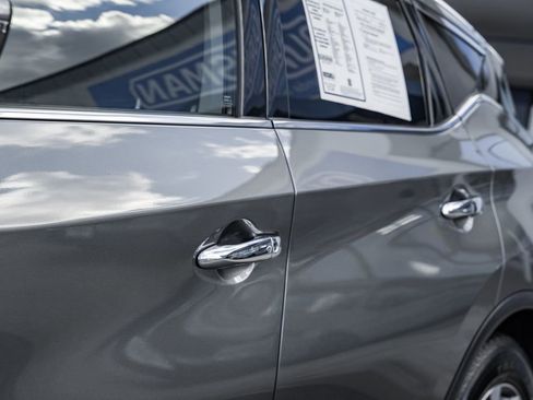 Used 2018 Nissan Murano SV image 16