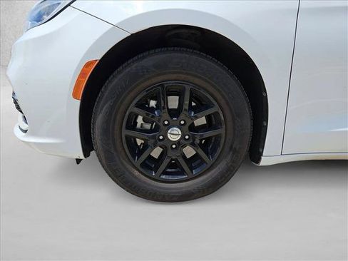 Used 2024 Chrysler Voyager LX FWD image 23