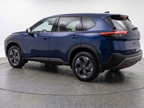 Used 2025 Nissan Rogue SV AWD/4WD image 6