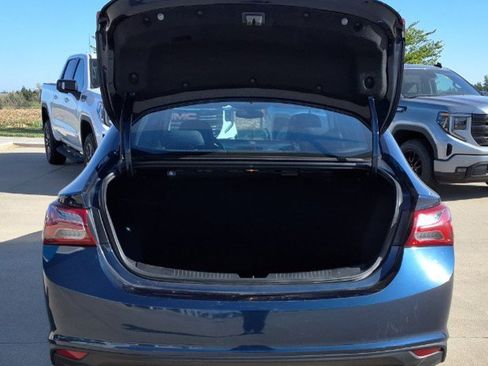 Used 2022 Chevrolet Malibu LT FWD image 9