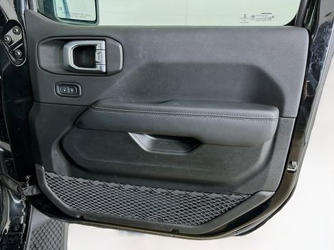 Used 2022 Jeep Wrangler Sahara w/ Cold Weather Group image 32