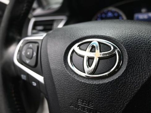 Used 2015 Toyota Camry SE FWD image 13