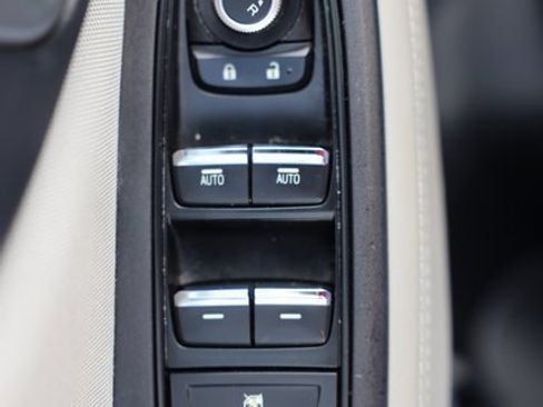 Used 2019 Subaru Forester Premium w/ All-Weather Package image 12