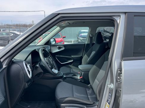 Used 2025 Kia Soul LX w/ LX Technology Package image 24