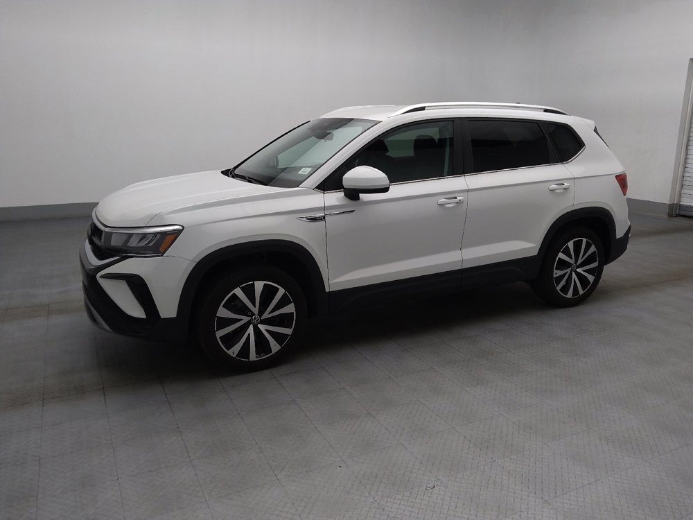 Used 2023 Volkswagen Taos SE FWD image 2