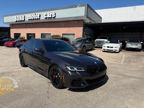 Used 2023 BMW 530i w/ M Sport Package image 3
