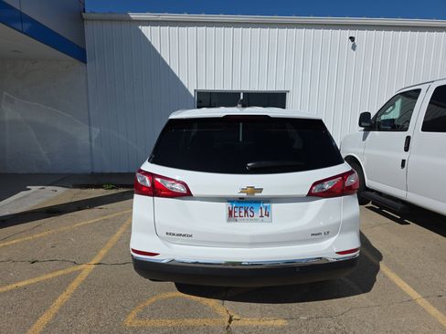 Used 2021 Chevrolet Equinox LT w/ Driver Convenience Package image 5