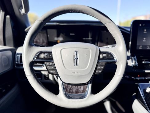 Used 2018 Lincoln Navigator Reserve w/ Technology Package AWD/4WD image 19