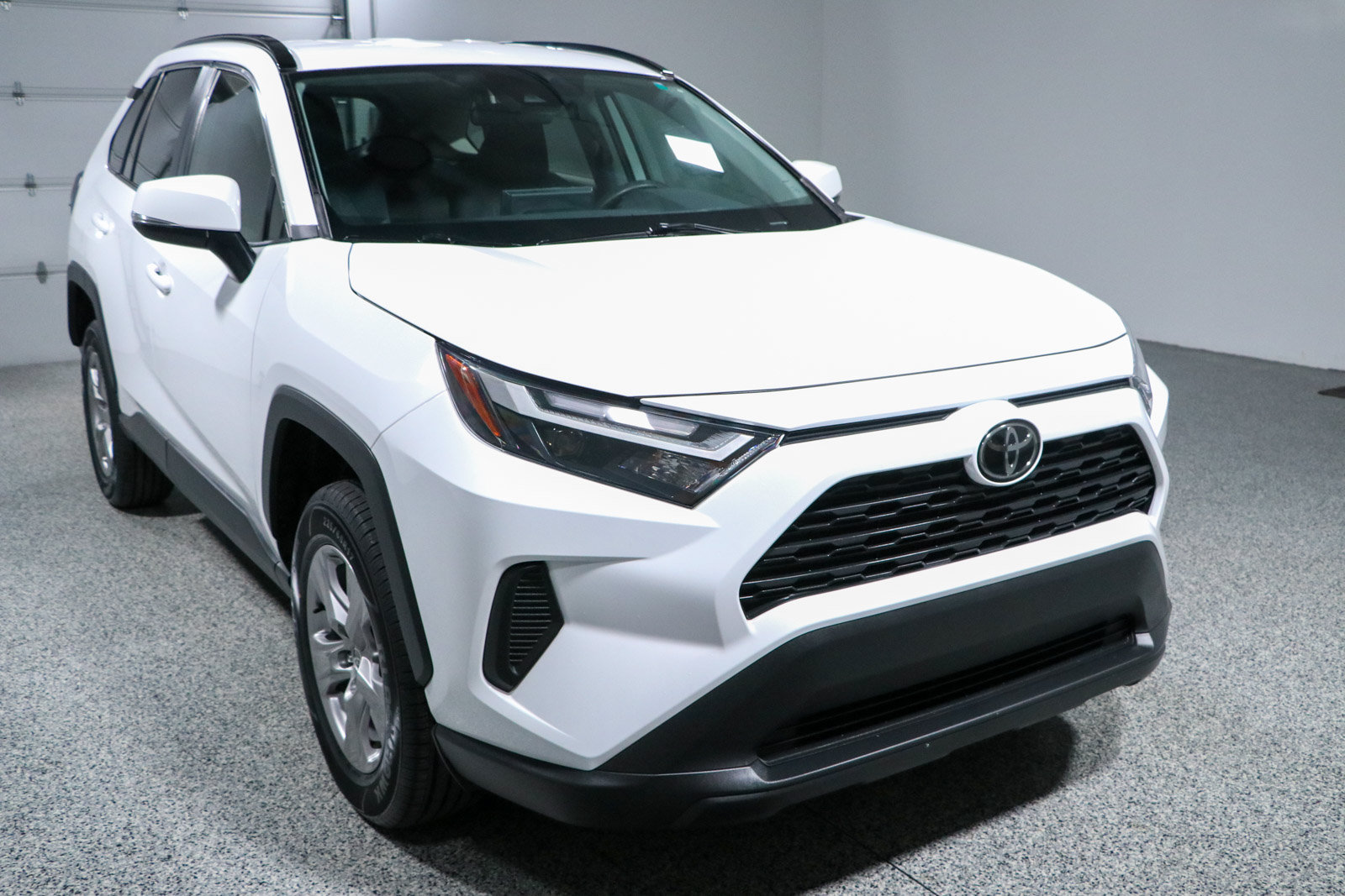 Used 2022 Toyota RAV4 XLE FWD image 5