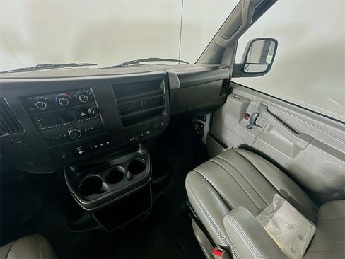 Used 2022 Chevrolet Express 2500 w/ Driver Convenience Package image 11