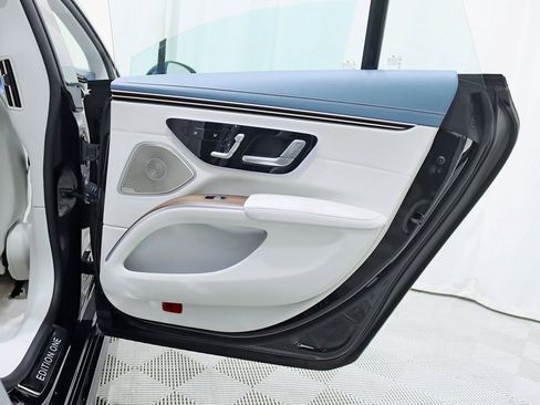 Used 2022 Mercedes-Benz EQS 580 580 image 40