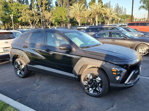 Used 2025 Hyundai Kona SEL AWD/4WD image 3
