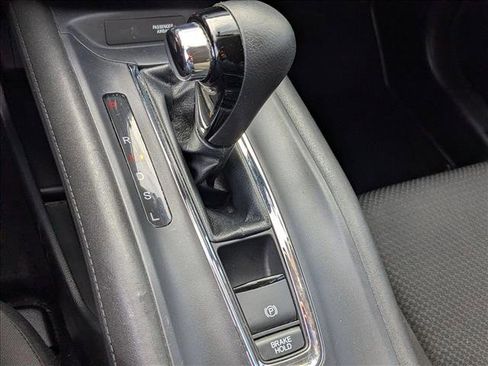 Used 2021 Honda HR-V LX image 11