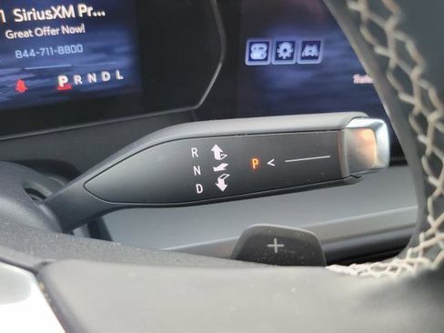 Used 2025 Chevrolet Traverse LT image 16