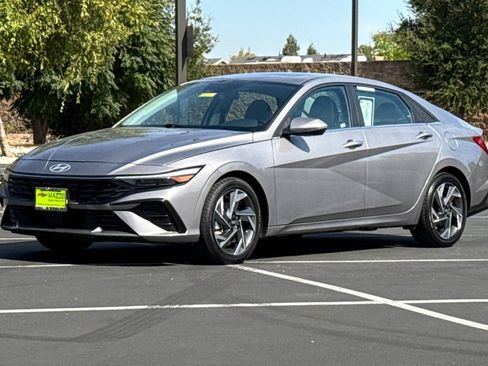 Used 2025 Hyundai Elantra Limited FWD image 16