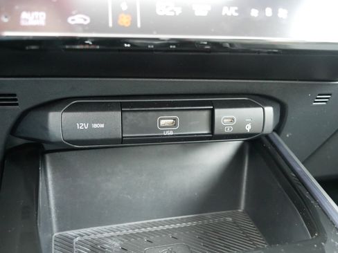 Certified 2024 Kia Niro Wave w/ Wave Preserve Package image 33