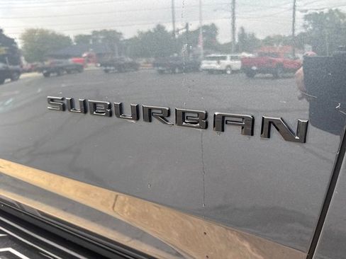 Used 2021 Chevrolet Suburban RST w/ Luxury Package image 31