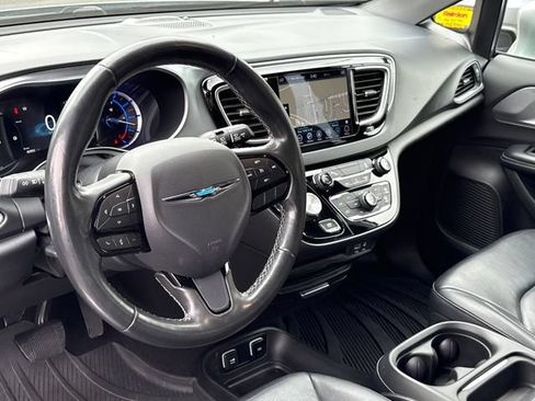 Used 2019 Chrysler Pacifica Touring-L w/ S Appearance Package FWD image 15