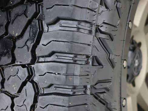 Used 2023 Nissan Titan PRO-4X w/ Pro-4x Convenience Package image 15