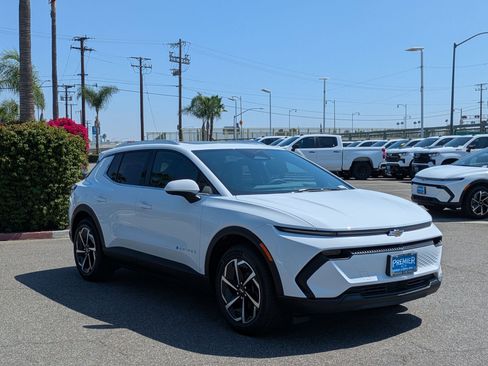 Used 2026 Chevrolet Equinox EV LT image 7