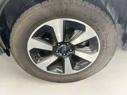 Used 2017 Subaru Forester 2.5i Premium AWD/4WD image 11